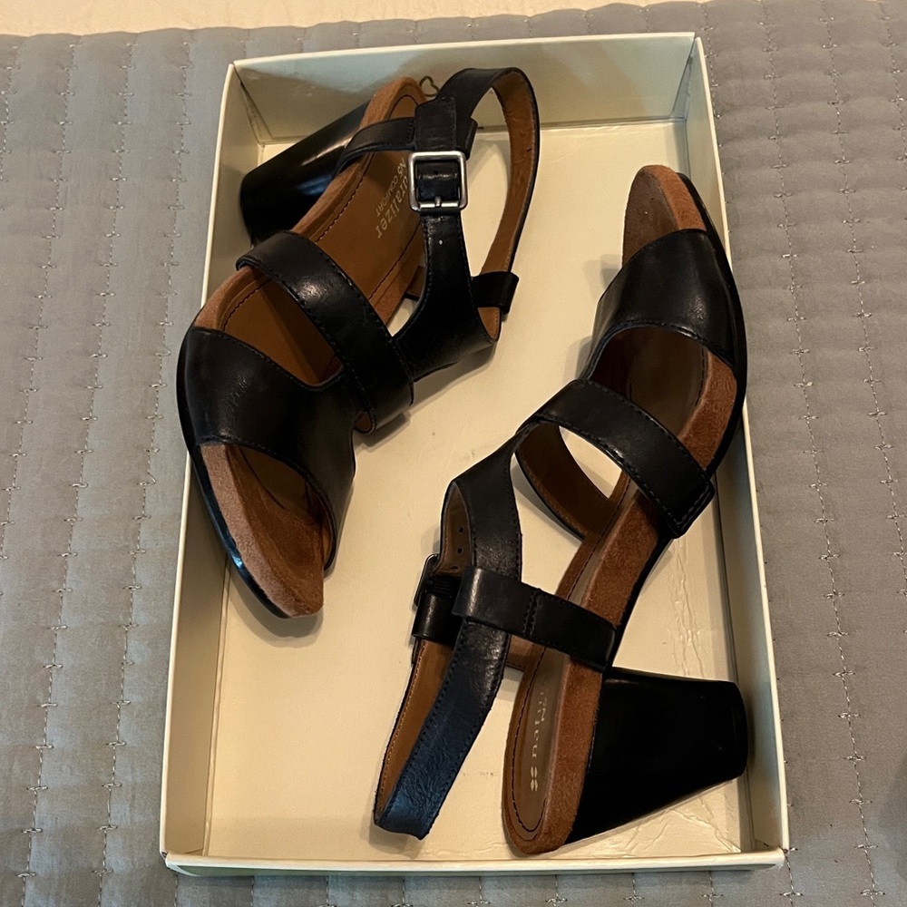 Naturalizer Engrid Black size 6 sandal. - Picture 4 of 11